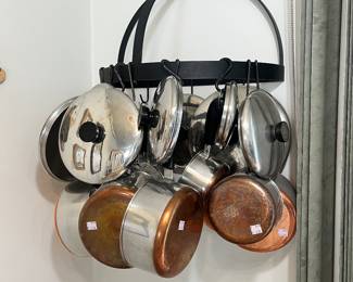 Copper plaid bottom pots and pans, iron pot holder