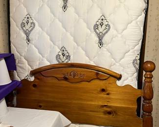 Queen size bed 