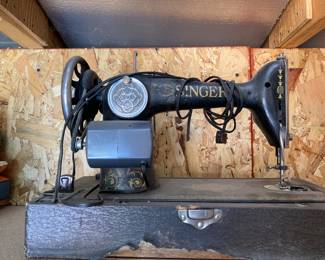 Antiques Singer sewing machine (table model)