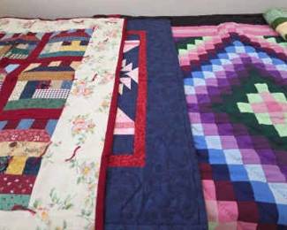 Quilted Style Wall And Flag Decor