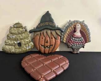 4 Hanging Holiday Resin Signs