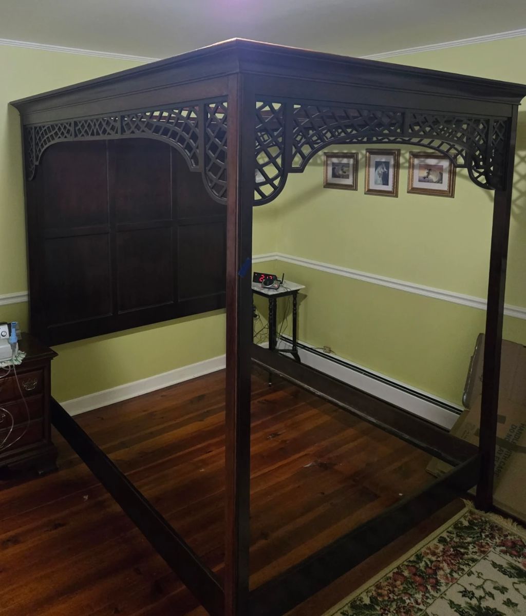  Vtg. National Mt. Airy Furniture 4 Post Queen Cherry Wood Canopy Bed Frame, Open Fretwork Design, Very Good Condition No Shipping Pickup Only