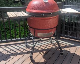 24" and comes with the pizza cooking supplies