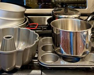 Pots & Baking Items