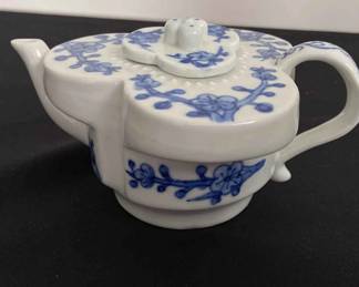 Porcelain Sochu Clover Teapot