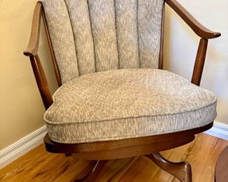 MCM Swivel Rocker Chair /  Rare Find
List value is quite high  $$$
Reasonable from Us !