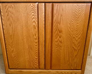 Small Oak 2 door Cabinet /storage