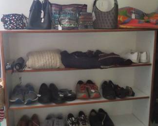 Shoes and purses. Mostly men's.