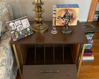 Record cabinet