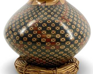 Signed Oscar G. Quizada Mata Ortiz Pottery Vase