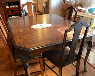 Dining Table with a leaf & 4 chairs - 6 chairs