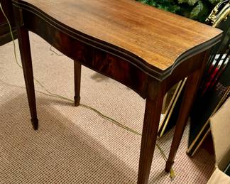 114. Flip Top Accent Table (29" x 15" x 30") (open 29" x 30" x 30")