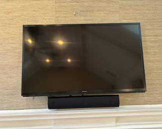 102. Sharp TV (42")