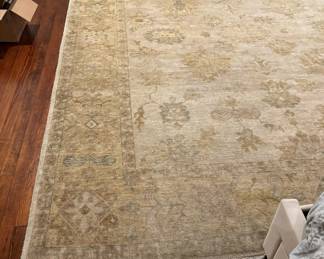 34. Neutral Tone Wool Rug (8' x 10')