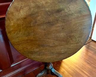 146. Round Tilt Top Accent Table (27" x 28")