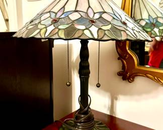 117. Stain Glass Lamp (22"h)