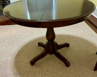 120. Pedestal Dining Table (41" x 30")