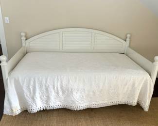 16. Daybed w/ Trundle (80" x 40" x 42")