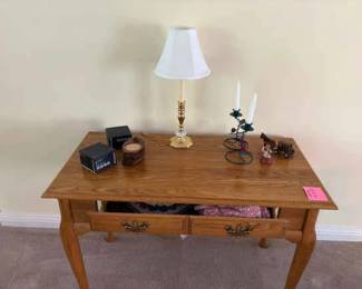 008 Side Table With 1 Drawer And Decorative Items