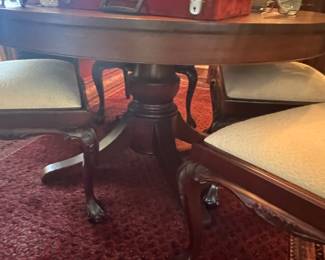 ROUND DINING ROOM TABLE WITH CHAIRS