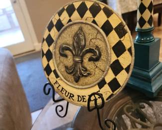 Fleur-de-Lis Decorative Plate with Stand Black & Cream Harlequin Pattern