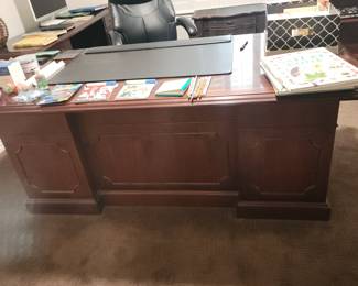"Available for resale" Traditional Solid Wood Executive Desk Double Pedestal Office Furniture