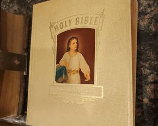 Vintage Holy Bible Large Family Edition Illustrated Gold Cover