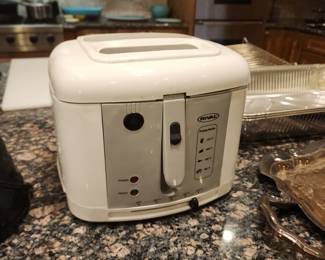 Rival White Electric Deep Fryer Model CF106 Pre-Owned Kitchen Appliance