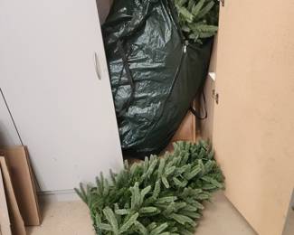 Artificial Christmas Tree with Storage Bag – 6-7 Ft Green Holiday Decor