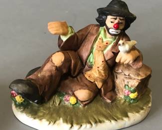 2 Clown Figurines 5 