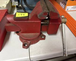 metal bench vice