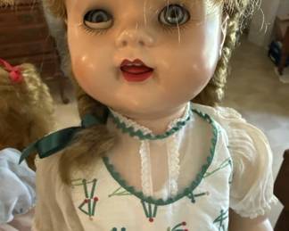 Saucer walker doll