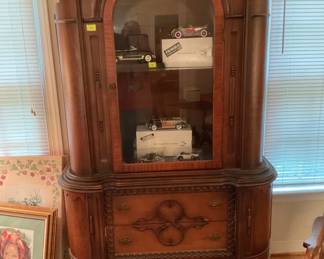 • Antique Art Deco Display Cabinet