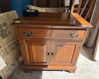 • Permacraft North Carolina Vintage Record LP Cabinet