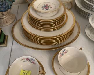 • Theodore Haviland New York Windsor China Set