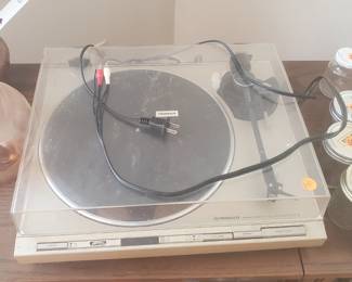 Vintage record player works needs needle