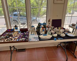 Many interesting pieces of costume jewelry, watches, Mont Blanc pens and Herend