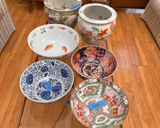 Decorative bowls

Glass and brass antique table