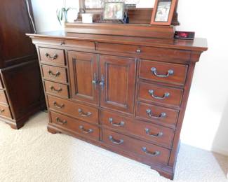 Samuel Furniture ""Aspen Queen Anne" Dresser