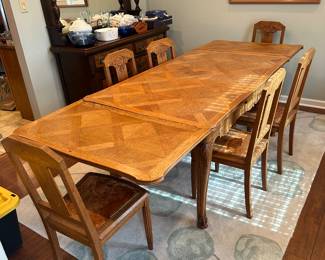 1900's Antique Table with the 2 Leaves Extended Out
