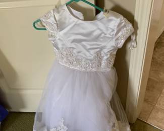 #163 Kids Size 6 Wedding/Flower Girl Dress $25.00