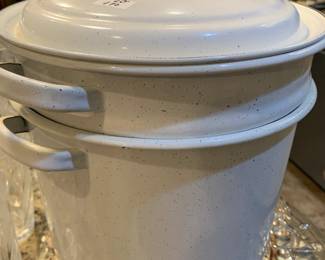 #214 4 pc Enameled Metal White Stock Pot $20.00