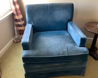 #134 Woodmark Original Blue Velvet Side Chairs - Loose Cushion Back & Seat - as is condition $20.00
#135 Woodmark Original Blue Velvet Side Chairs - Loose Cushion Back & Seat - as is condition $20.00