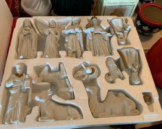 #195 nativity set 13 piece ceramic $25.00