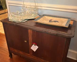 little server, mirrors, rooster platter
