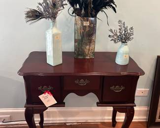 queen anne table, decor