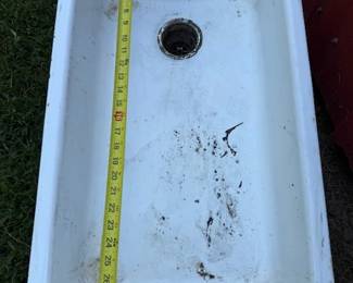 Farmhouse sink. Cast iron.