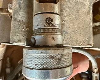 Snap-on L-672-A 3/4" rachet adapter. On an Armstrong breaker bar. Nice.