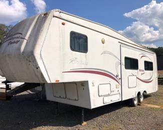 COACHMEN 32 ROYAL DELUXE CAMPER