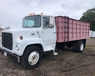 FORD 7000 TRUCK W DUMP BED